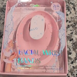 Facial Wrist Bands By Daisy
